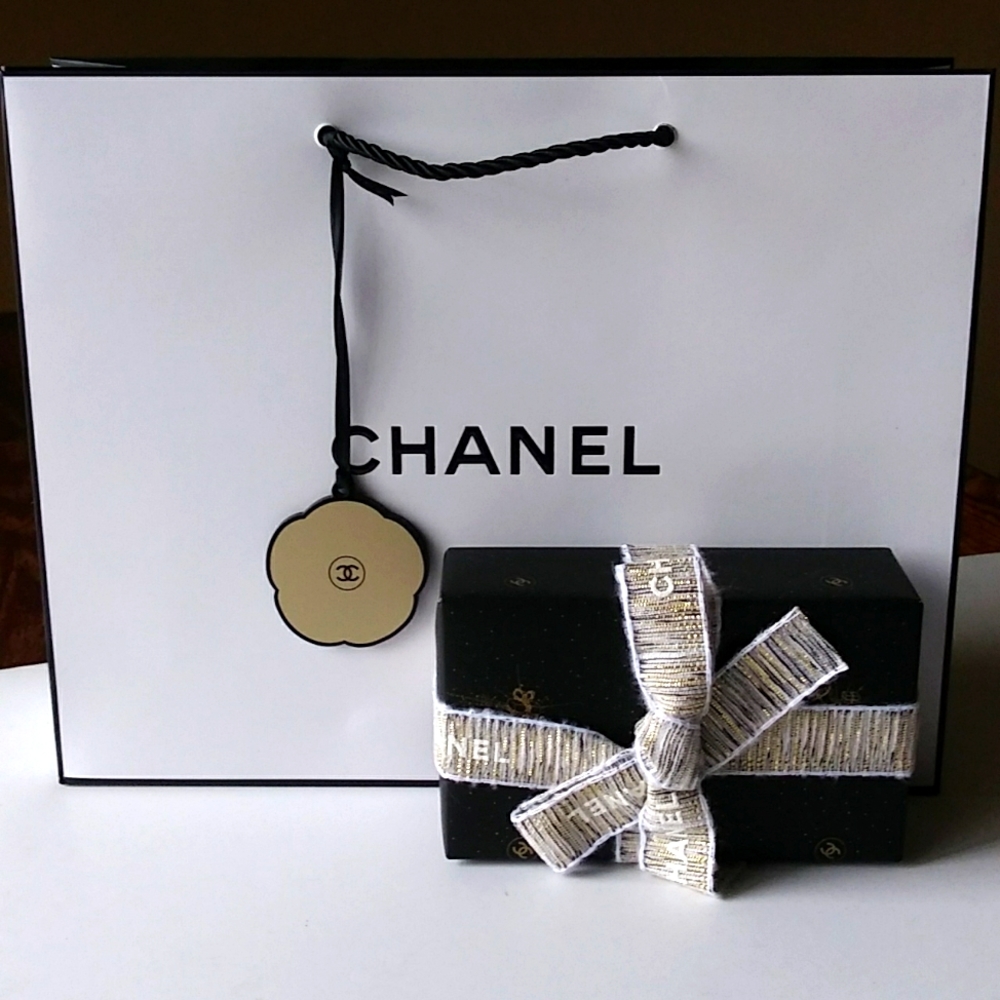 CHANEL Bag & Charm